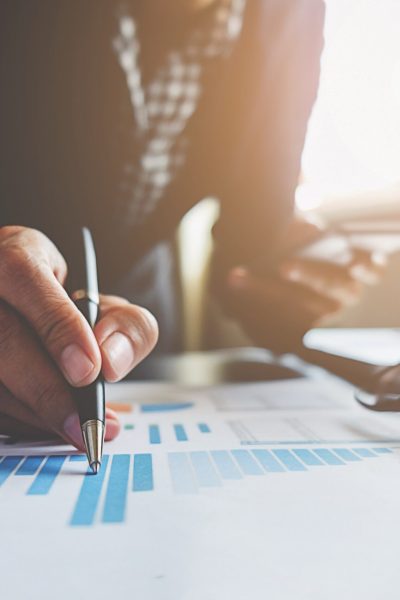 workplace-team-cooperation-businesswoman-laptop-office-min